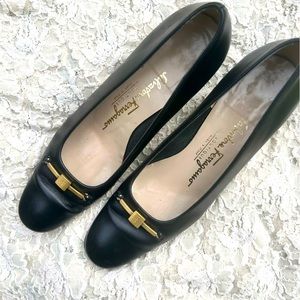 Salvatore Ferragamo  | Boutique Elegant Black Leather Shoes | Size 7.5